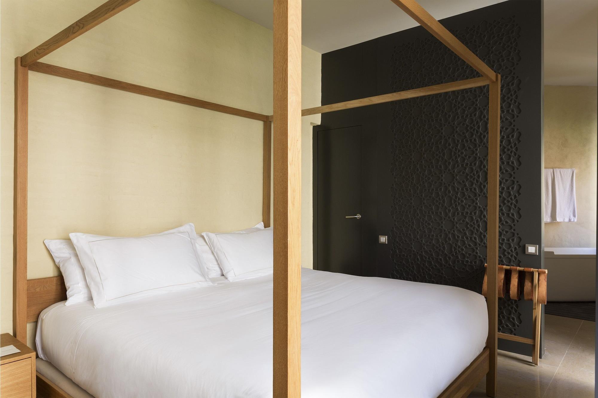 Eme Catedral Mercer Hotel Sevilla Kültér fotó A room at the hotel