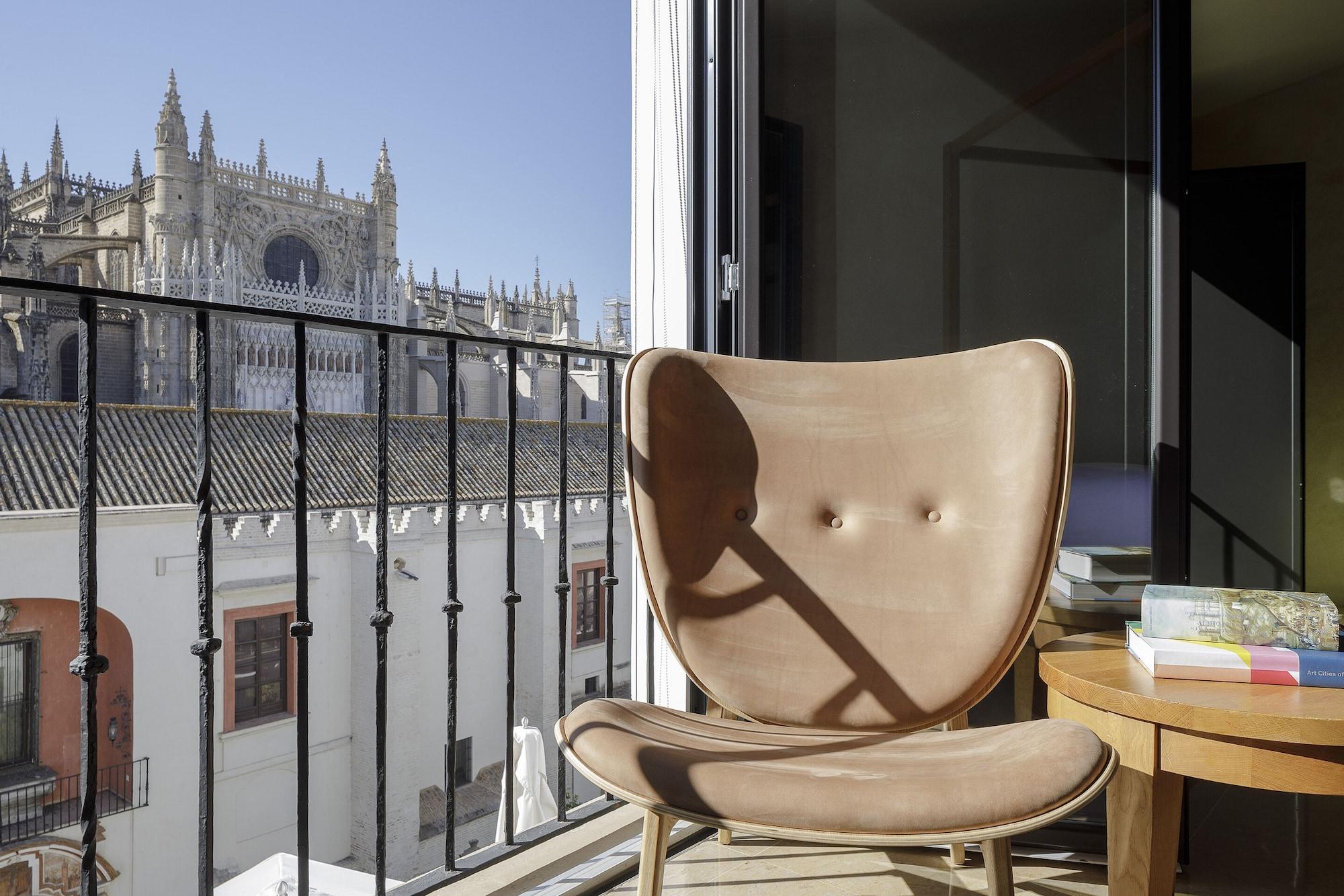 Eme Catedral Mercer Hotel Sevilla Kültér fotó The Butterfly chair