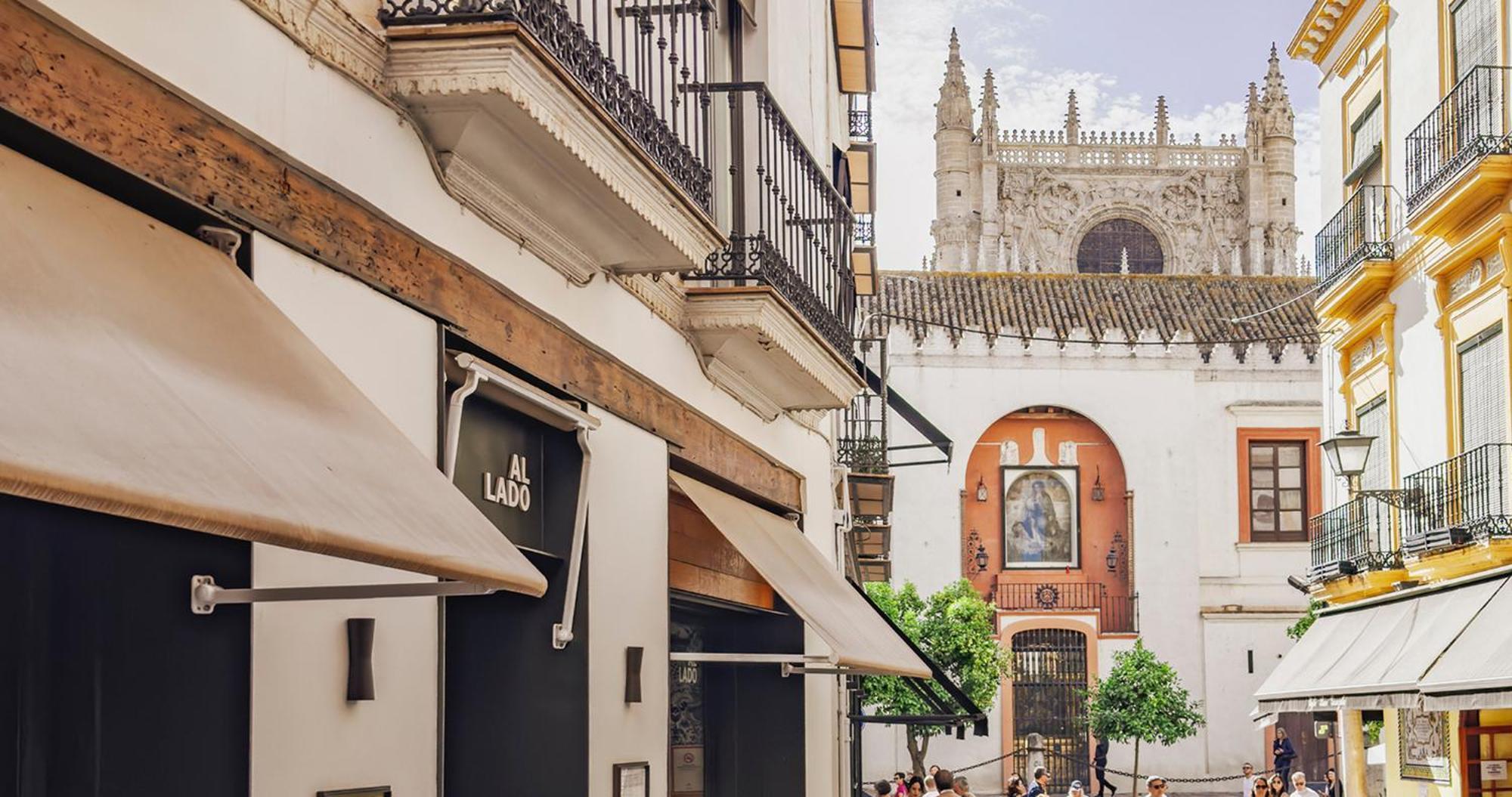 Eme Catedral Mercer Hotel Sevilla Kültér fotó A shop in Granada, Spain