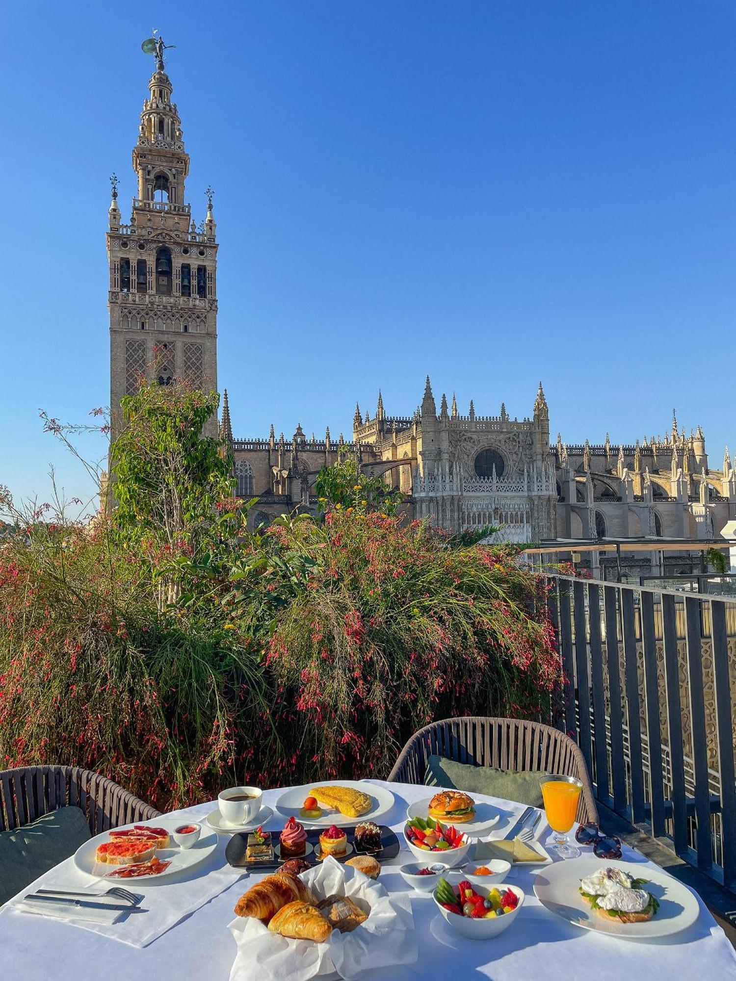 Eme Catedral Mercer Hotel Sevilla Kültér fotó The University of Seville