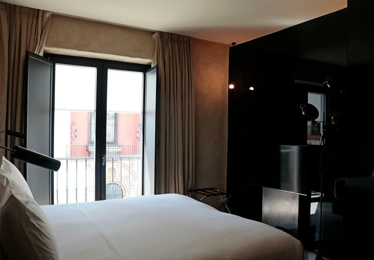 Eme Catedral Mercer Hotel Sevilla Kültér fotó A room at the hotel