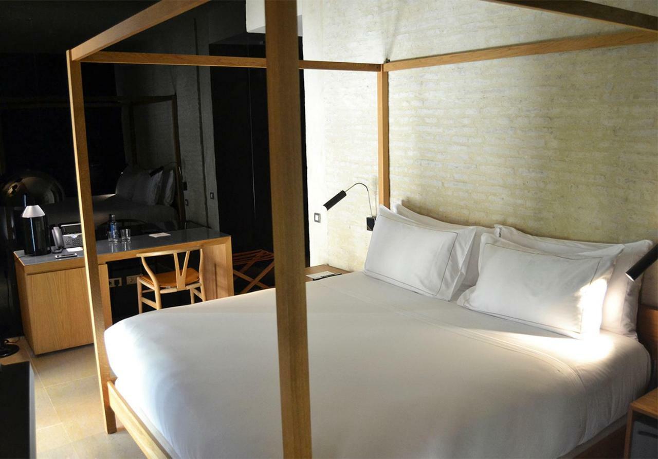 Eme Catedral Mercer Hotel Sevilla Kültér fotó A room at the hotel