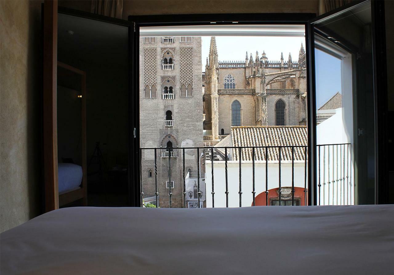 Eme Catedral Mercer Hotel Sevilla Kültér fotó View of the Cathedral of Seville from the hotel