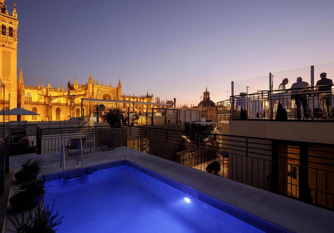 Eme Catedral Mercer Hotel Sevilla Kültér fotó Rooftop pool at Hotel Casa 1800
